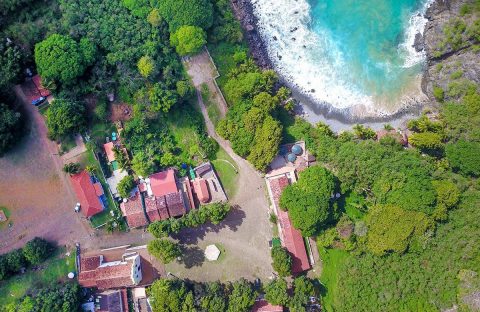 1.1_Bresil-Fernando-de-Noronha-Pousada-Atoba-vue-aerienne
