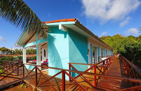 1.3_Bresil-Fernando-de-Noronha-Pousada-Atoba-vue-exterieure