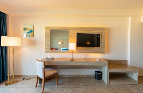 1.3_c6bo-voyage-plongee-egypte-safaga-hotel-aquamondo-chambre-bureau