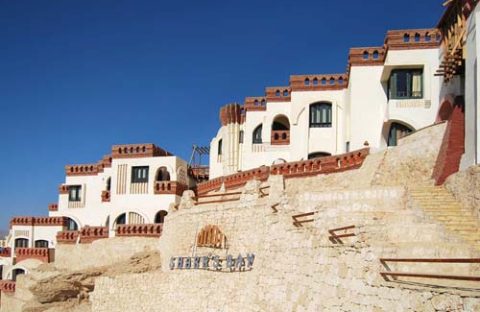 1_c6bo-voyage-plongee-egypte-sharks-bay-Bedouin-Village-Rooms-exterieur