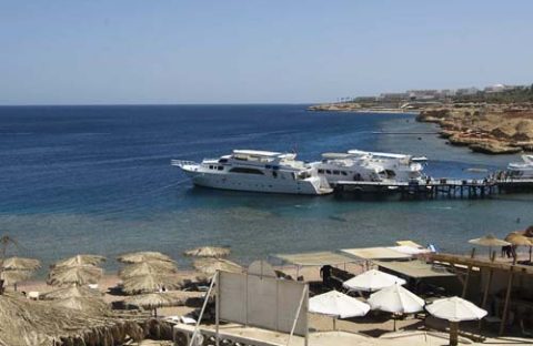 1_c6bo-voyage-plongee-egypte-sharks-bay-umbi-diving-village-dive-boats-jetty