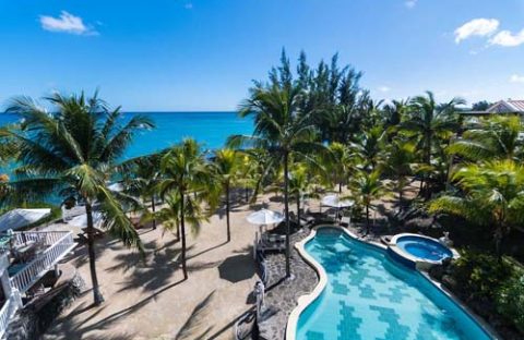 1_c6bo-voyage-plongee-ile-maurice-sejour-grand-baie-Hibiscus-Beach-Resort-Spa-vue-aerienne