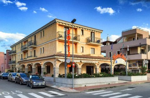 1_c6bo-voyage-plongee-italie-sardaigne-porto-san-paolo-hotel-castello-di-tavolara-exterieur