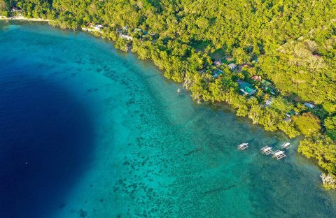 1_c6bo-voyage-plongee-philippines-romblon-the-three-p-dive-resort-Babangtan-Village-and-the-resort-aerial-view