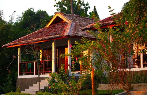 1_c6bo-voyage-plongee-sejour-indonesie-manado-Bungalow-thalassa-dive-resort-vue-colline-Bungalow