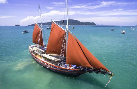 1_c6bo-voyage-plongee-thailande-siren-fleet-croisiere-the-phinisi-bateau-voiles-vue-aerienne