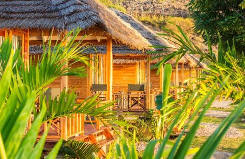 1_c6bo-voyages-plongee-indonesie-ile-sumbawa-kalimaya-dive-resort-bungalows-exterieur