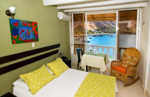 2-c6bo-voyages-plongee-colombie-santa-marta-Hotel-Bahia-chambre-Taganga-vue-mer