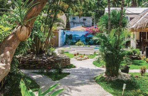 2.1_C6Bo-plongee-philippines-puerto-galera-resort-garden