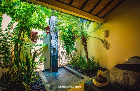 2.3_c6bo-voyage-plongee-indonesie-bali-dive-concept-hotel-minabali-bungalo-douche-exterieure
