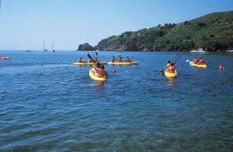 2_c6bo-voyage-plongee-espagne-cala-montjoi-village-vacances-Kayaks