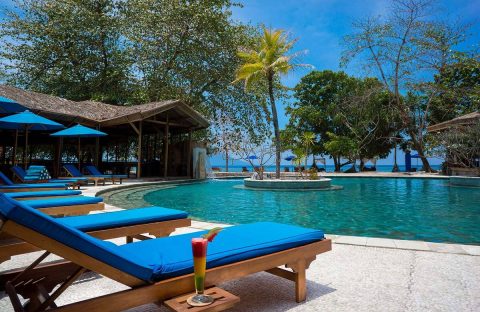 2_c6bo-voyage-plongee-indonesie-siladen-resort-and-spa-piscine