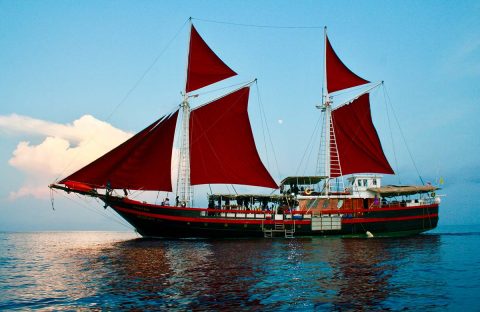 2_c6bo-voyage-plongee-thailande-siren-fleet-croisiere-the-phinisi-bateau-voiles-vue-exterieure