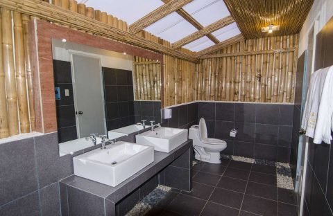 3-plongee-philippines-anilao-beach-dive-resort-salle-bain