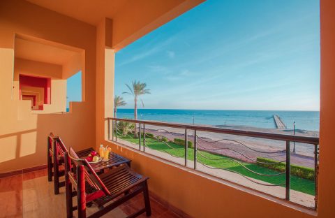 3.2_c6bo-voyages-plongee-egypte-abu-dabbab-sejour-malikia-hotel-Standard-Room-Sea-Front-Terrace