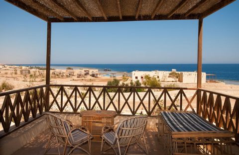 3.2_c6bo-voyages-plongee-egypte-marsa-alam-the-oasis-dive-resort-Chalet-terrasse-vue-mer
