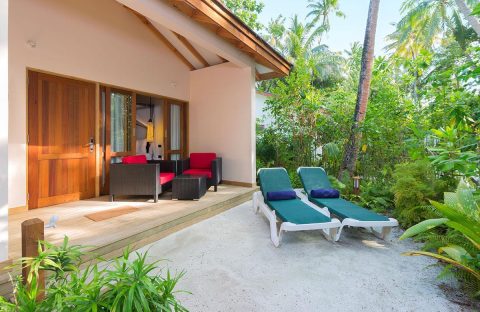 3.3_C6Bo-Voyages-plongee-Maldives-Ari-Atoll-Sud-Vilamendhoo-Resort-garden-room-exterior