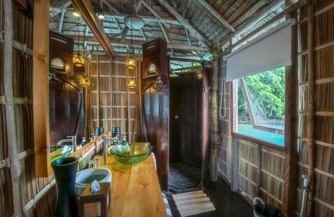 3.3_c6bo-voyage-plongee-indonesie-Raja-Ampat-Papua-Paradise-Eco-Resort-Superior-Room_Bathroom