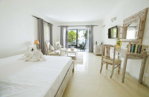 3_c6bo-voyage-plongee-ile-maurice-sejour-grand-baie-Hibiscus-Beach-Resort-Spa-chambre