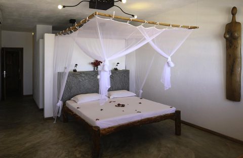 3_c6bo-voyage-plongee-madagascar-nosy-be-Nosy-Lodge-chambre-double-lit