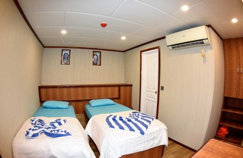 3_c6bo-voyage-plongee-maldives-croisiere-explorer-ventures-emperor-leo-cabine-2-3-6-7-Lower-Deck-Twin