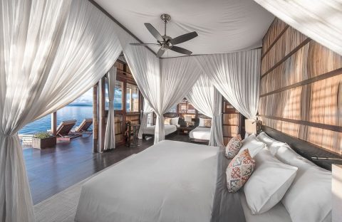 4.1_c6bo-voyage-plongee-indonesie-Raja-Ampat-Papua-Paradise-Eco-Resort-Deluxe-Bedroom-chambre-double