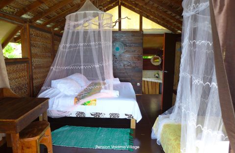 4.2_c6bo-voyage-plongee-polynesie-plongee-archipel-tuamotu-Fakarava-pension-Vaiama-Village-bungalow-double-interieur