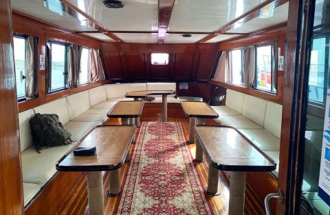 4_c6bo-voyage-plongee-egypte-sharm-el-sheikh-red-sea-diving-college-daily-boat-interieur-salon