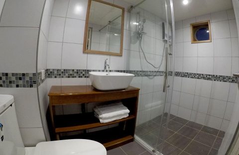 4_c6bo-voyage-plongee-philippines-visayas-all-star-liveaboard-infiniti-comfort-salle-de-bain