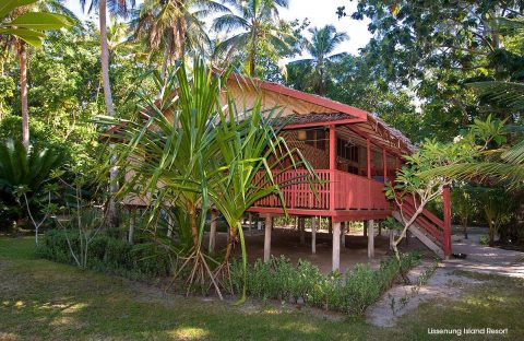4_c6bo-voyages-plongee-papouasie-nouvelle-guinee-Kavieng-Lissenung-Island-Resort-bungalow-exterior-Lissenung-Island-Resort