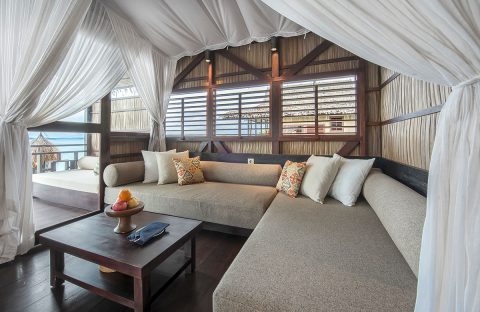5-c6bo-voyage-plongee-indonesie-Raja-Ampat-Papua-Paradise-Eco-Resort-Deluxe-Bedroom-sofa