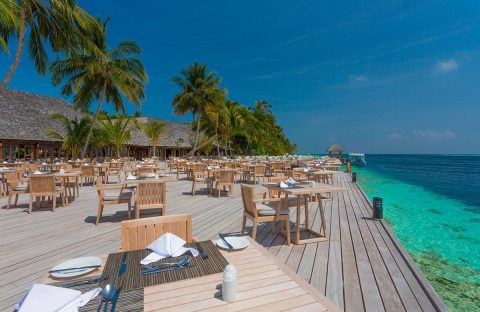5.2_C6Bo-Voyages-plongee-Maldives-Ari-Atoll-Sud-Vilamendhoo-Resort-restaurant-exterior