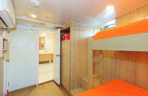 5_c6bo-voyage-plongee-equateur-galapagos-bateau-aqua-croisiere-lowerdeck_cabin