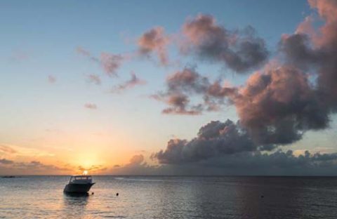 5_c6bo-voyage-plongee-ile-maurice-sejour-grand-baie-Hibiscus-Beach-Resort-Spa-vue-mer-coucher-soleil-sunset