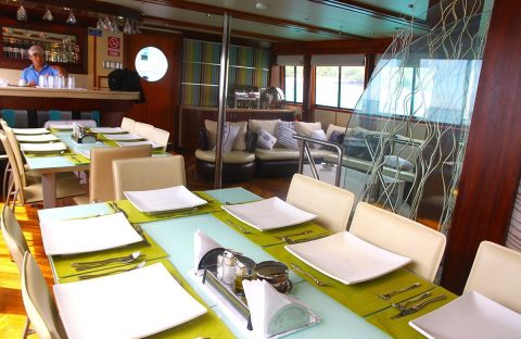 6-Dining-table-Humboldt-Explorer-Galapagos-Explorer-Ventures-Liveaboard-Diving