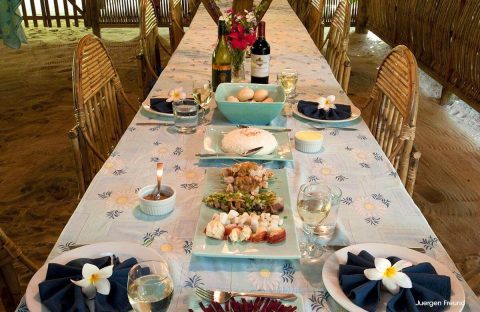 6.1_c6bo-voyages-plongee-papouasie-nouvelle-guinee-Kavieng-Lissenung-Island-Resort-food-restaurant-Juergen-Freund