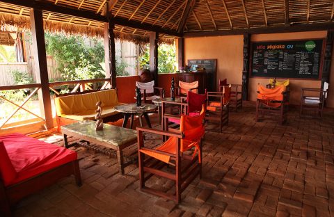 6_c6bo-voyage-plongee-madagascar-nosy-komba-floraly-komba-resort-Bar_vue-interieure