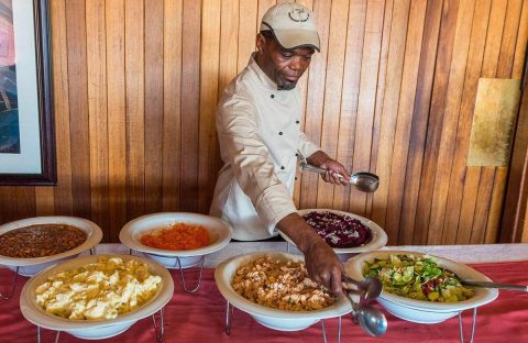 6_c6bo-voyages-plongee-afrique-du-sud-province-cap-oriental-Wavecrest-hotel-spa-cook-food-chef