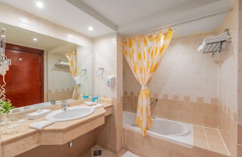 6_c6bo-voyages-plongee-egypte-abu-dabbab-sejour-malikia-hotel-Room-Bathroom