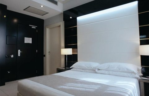 6_c6bo-voyages-plongee-italie-naples-Palazzo-Salgar-hotel-chambre-double-standard