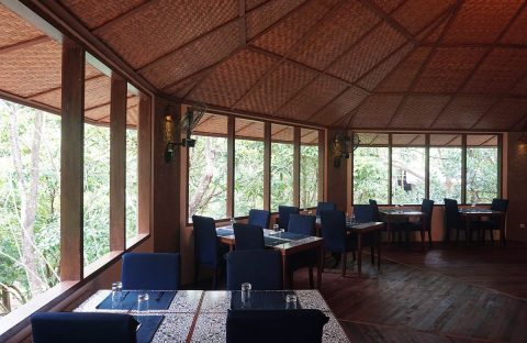 6_c6bo-voyages-plongee-sejour-indonesie-manado-thalasso-dive-resort-restaurant-top-floor-6