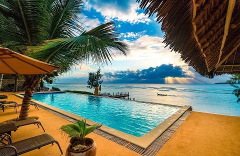 6_c6bo-voyages-plongee-tanzanie-zanzibar-sunshine-marine-lodge-pool-sea-view