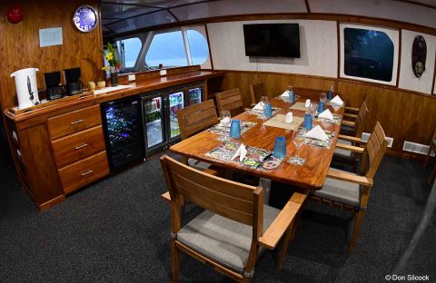 7-c6bo-voyage-plongee-papouasie-nouvelle-guinee-walindi-plantation-resort-mv-oceania-croisiere-Oeania_Dining_Don_Silcock