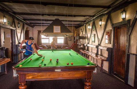 7.2_c6bo-voyages-plongee-afrique-du-sud-province-cap-oriental-Wavecrest-hotel-spa-salon-billard
