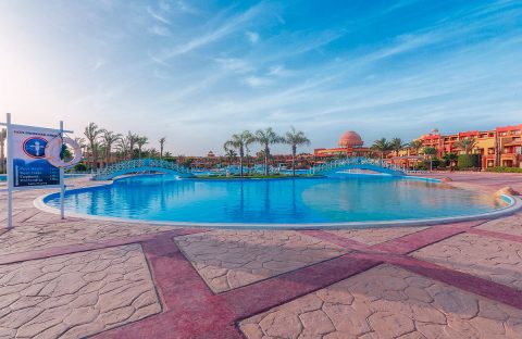 7.2_c6bo-voyages-plongee-egypte-abu-dabbab-sejour-malikia-hotel-Pool-area