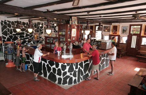 7_c6bo-voyage-plongee-espagne-cala-montjoi-village-vacances-Bar