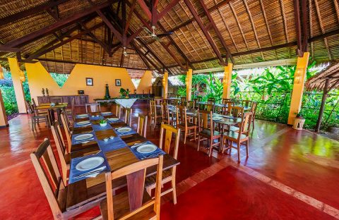 7_c6bo-voyage-plongee-madagascar-nosy-sakatia-lodge-Resto03