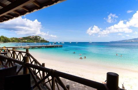 7_c6bo-voyage-plongee-martinique-trois-illets-hotel-bambou-bar-restaurant-terrasse-vue-mer