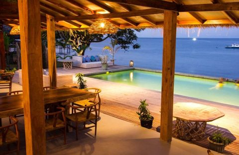 8.2_c6bo-voyages-plongee-indonesie-ile-sumbawa-kalimaya-dive-resort-piscine-vue-mer