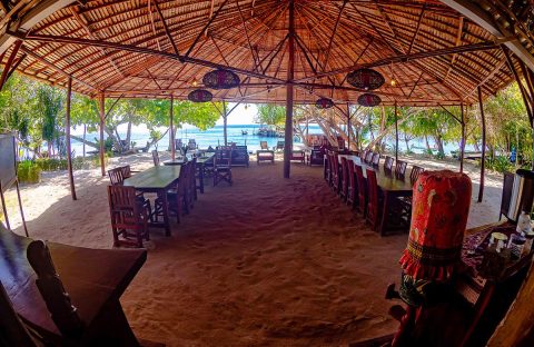 8.2_c6bo-voyages-plongee-indonesie-raja-ampat-biodiversity-resort-restaurant